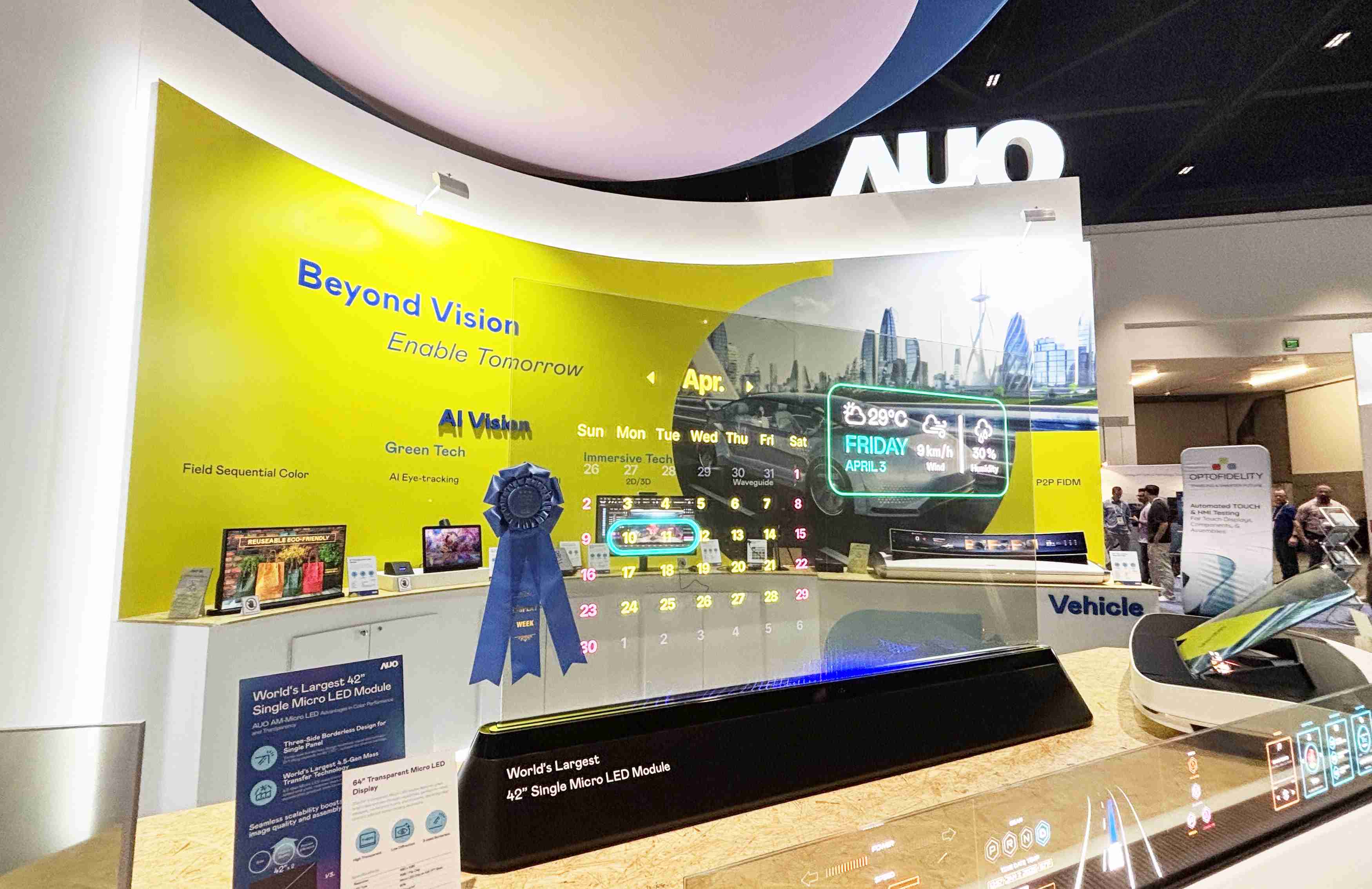 人生就是博64吋透明Micro LED显示器获〝最佳Micro LED技术应用奖〞，，，其绝妙的透明穿透特性，，同时具备1,000 nits的高亮度表现，，，，并透过精细的无缝拼接延伸，，可依需求灵活应用于多元场域，，，，展现出Micro LED显示技术划时空的无限潜力